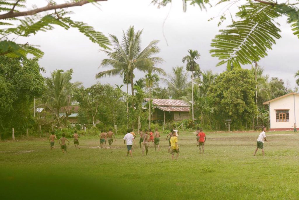 แม่ทอง กับกระท่อมพักผ่อนกลางสวนหมาก