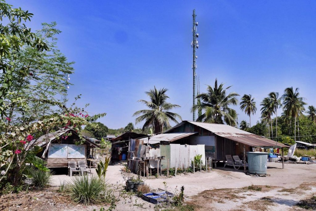 ชุมชนสิเข่ง ที่มาชาตกเป็นจำเลยข้อหาบุกรุกที่ดินเอกชน ซึ่งเหลือบ้านชาวเลเพียง 6 ครัวเรือนเท่านั้น 