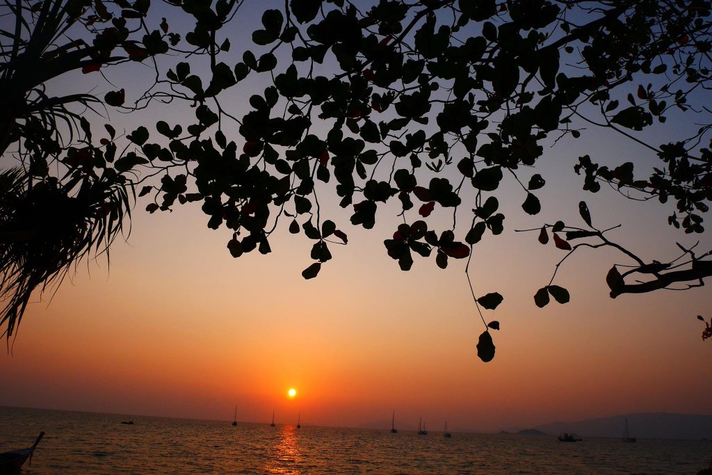 หาดซันเซ็ท หรือหาดประมงยามเย็น