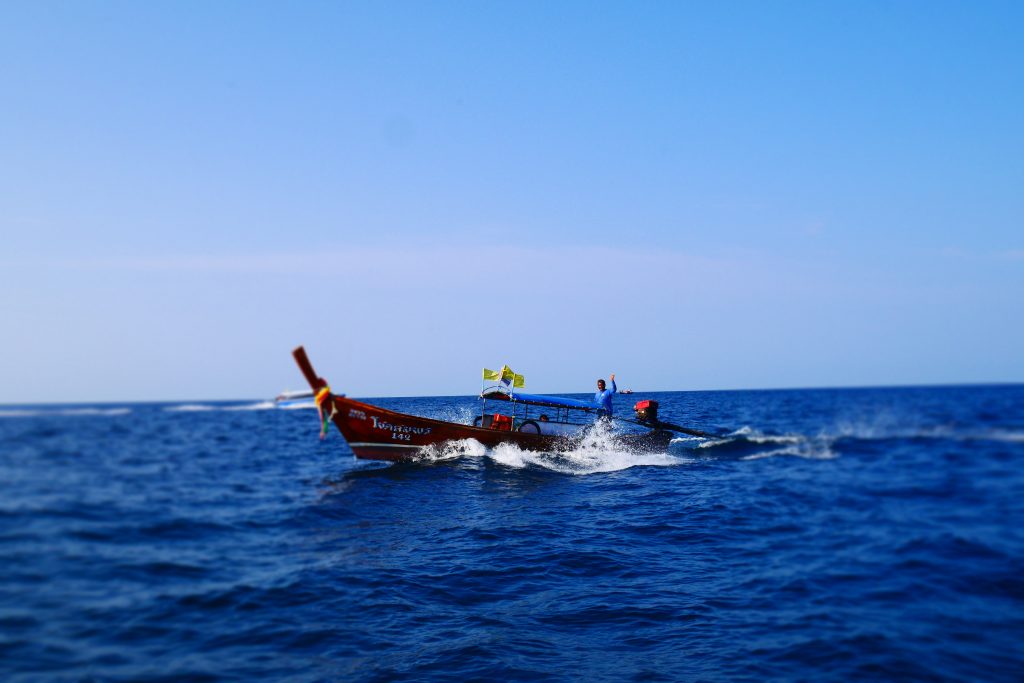 เรือรับจ้างของชาวเล